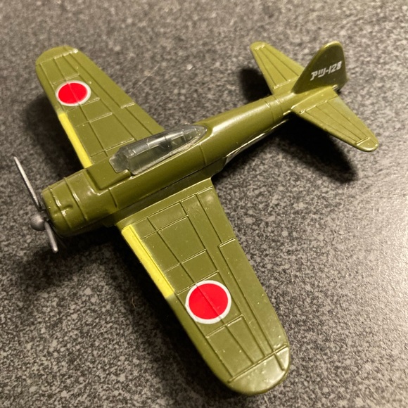 World War II Airplane set metal planes with great detail 10 to set NEW in box - Picture 3 of 11